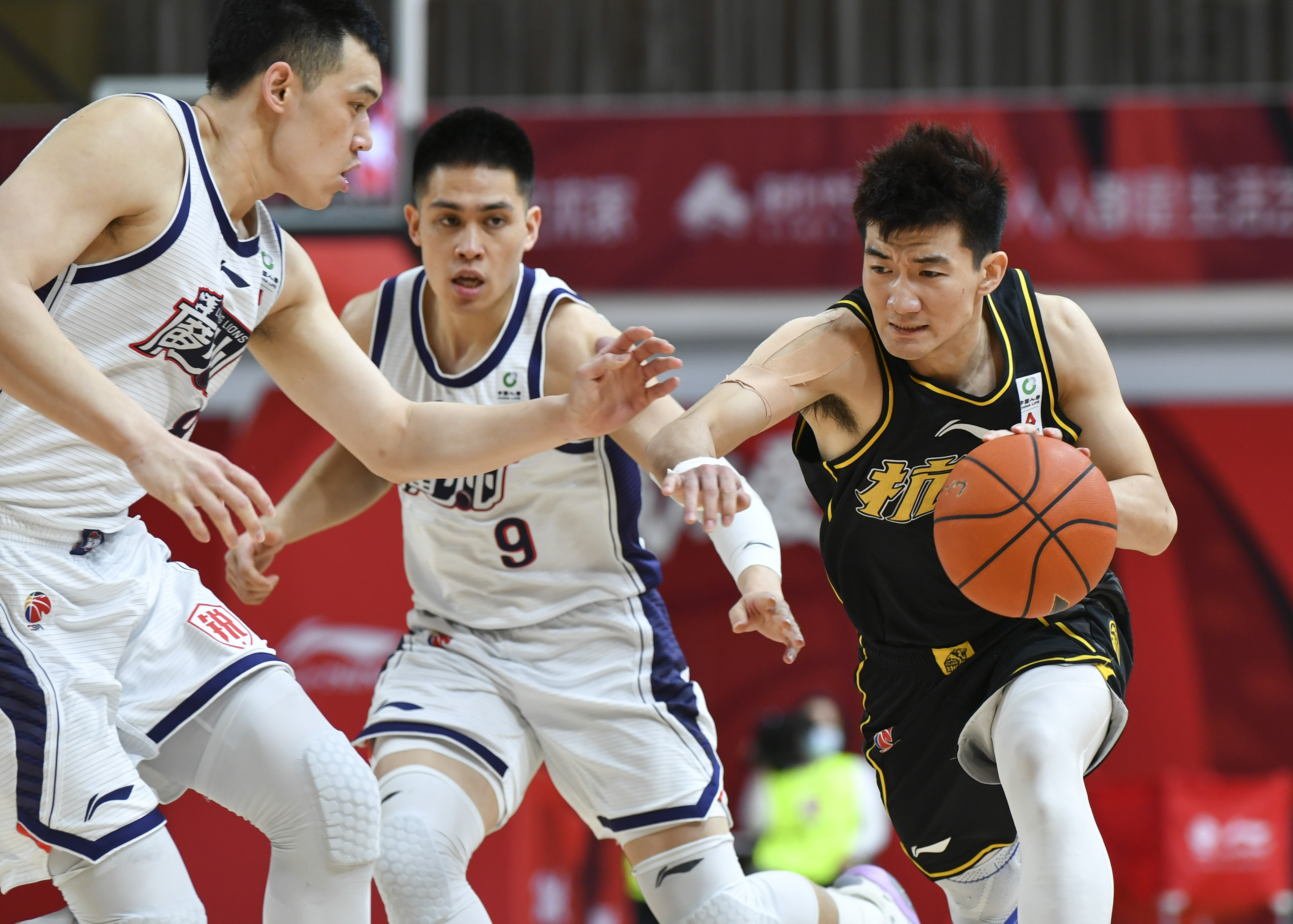 lol比赛下注 -转会期CBA季后赛传出新动向，拉齐奥扳平良机，管理层表态——悬念犹存，赛程密集仍需轮换的简单介绍