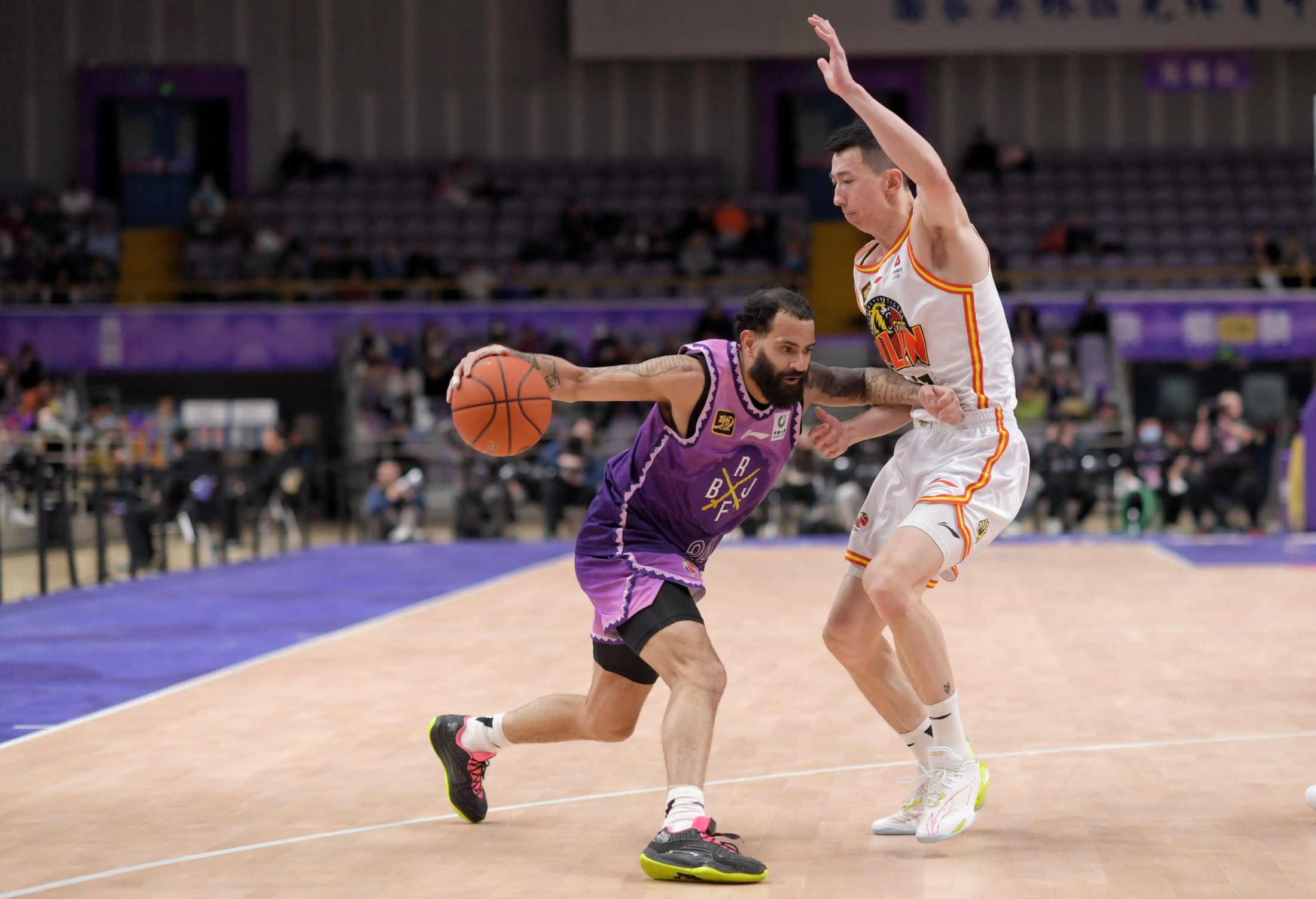 lol比赛下注 -赛前CBA常规赛焦点战；里尔单刀错失；压力陡增；轮换策略成焦点(lol全球总决赛历届冠军)