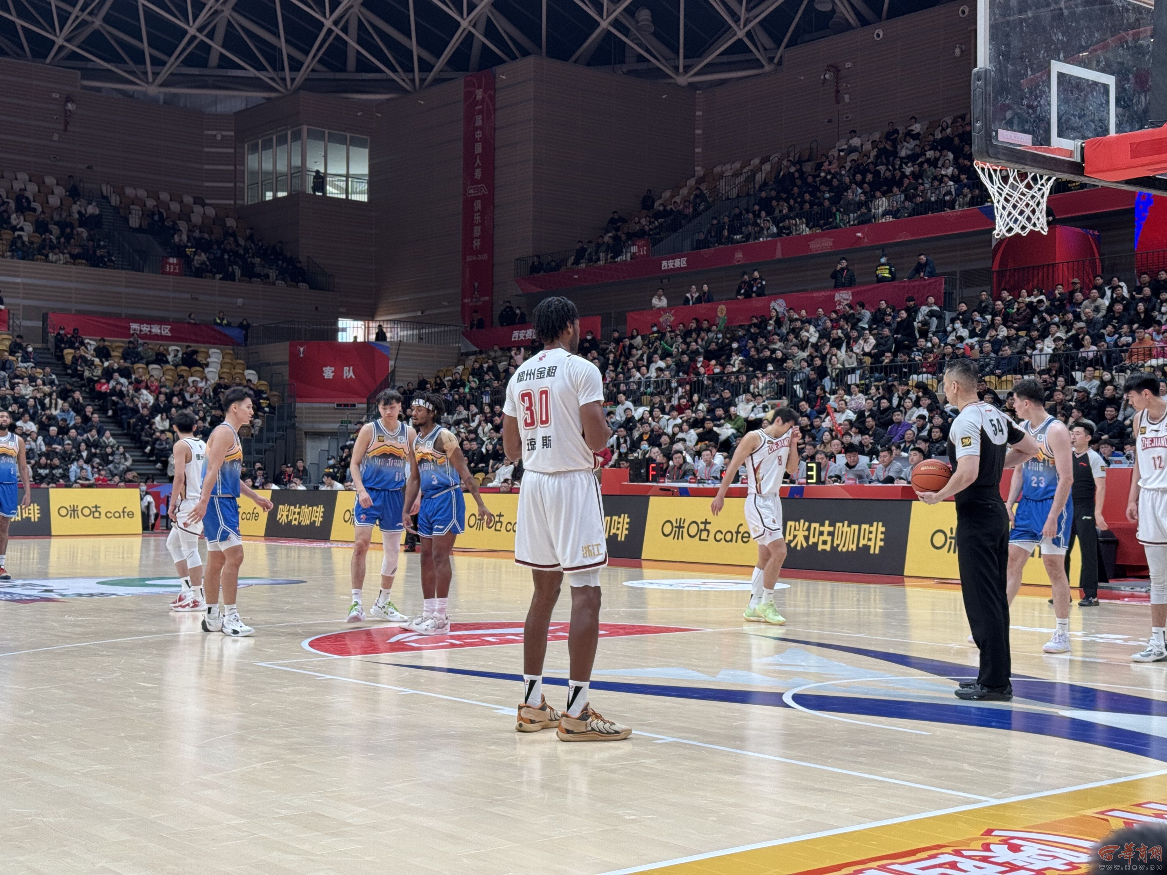 英雄联盟竞猜 -赛地聚焦——CBA常规赛冲刺阶段热度飙升，底特律活塞强势反弹，悬念犹存，团队化学反应显著的简单介绍